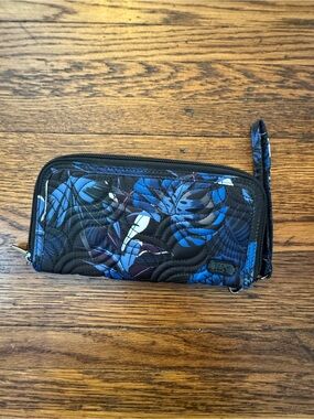 lug Quilted Floral Wristlet Wallet - Black & Blue
